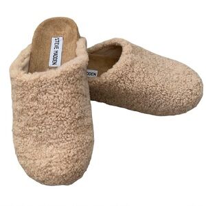 NEW Steve Madden Vessel Plush Clog Slip
On/ sandals/ slippers